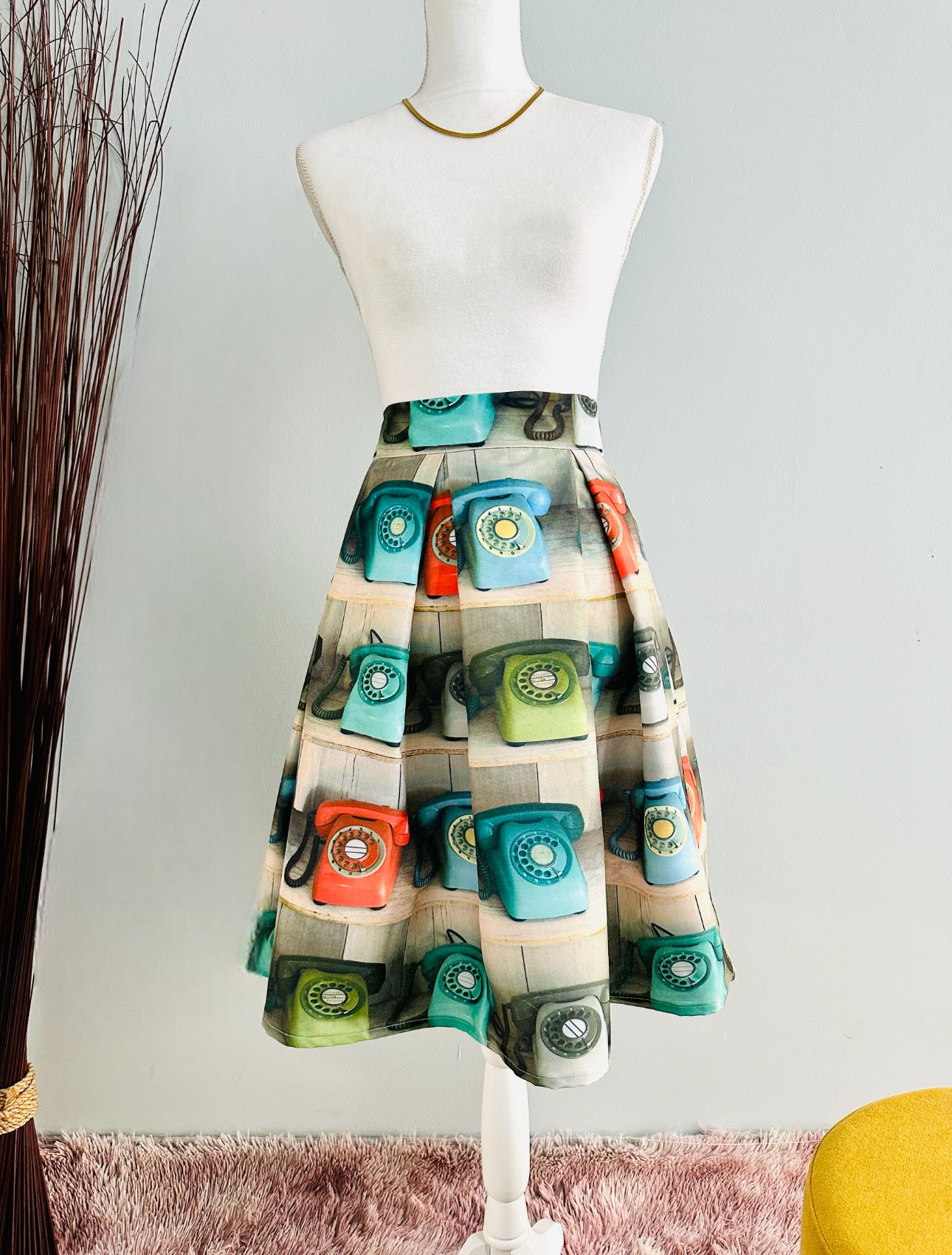 Falda de teléfonos retro