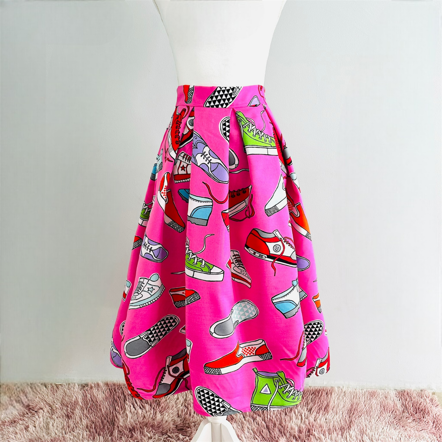 Falda midi con diseño de zapatos