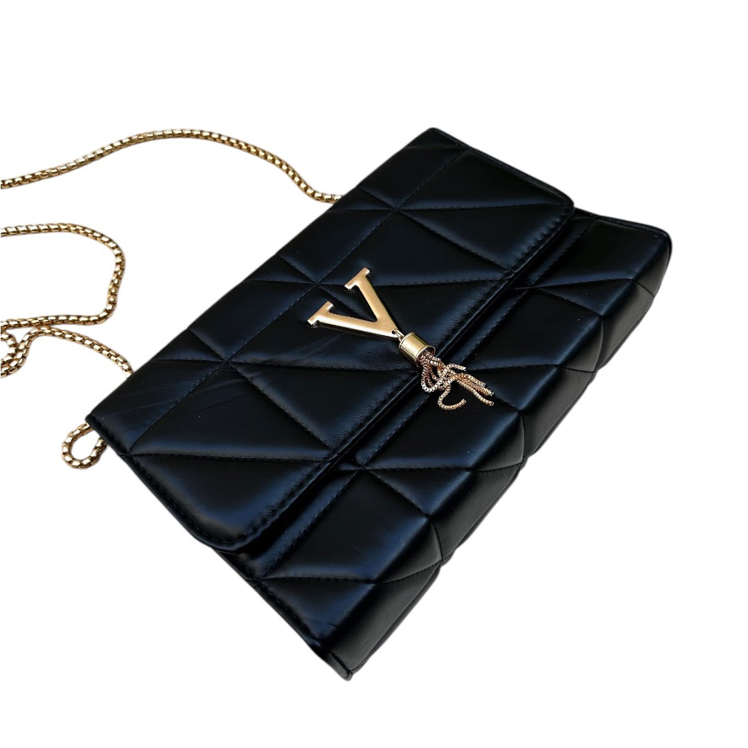 Bolsa negra con cadena