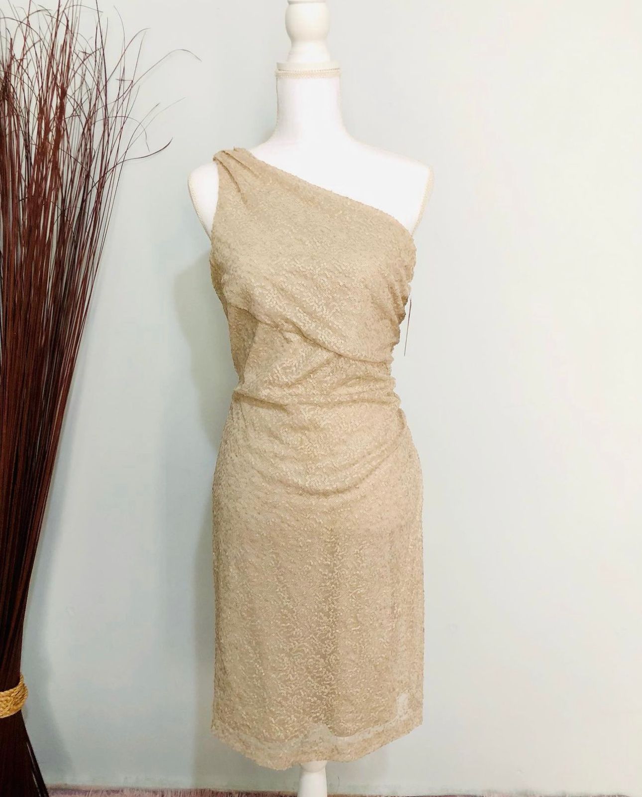 Vestido de un hombro en lentejuelas