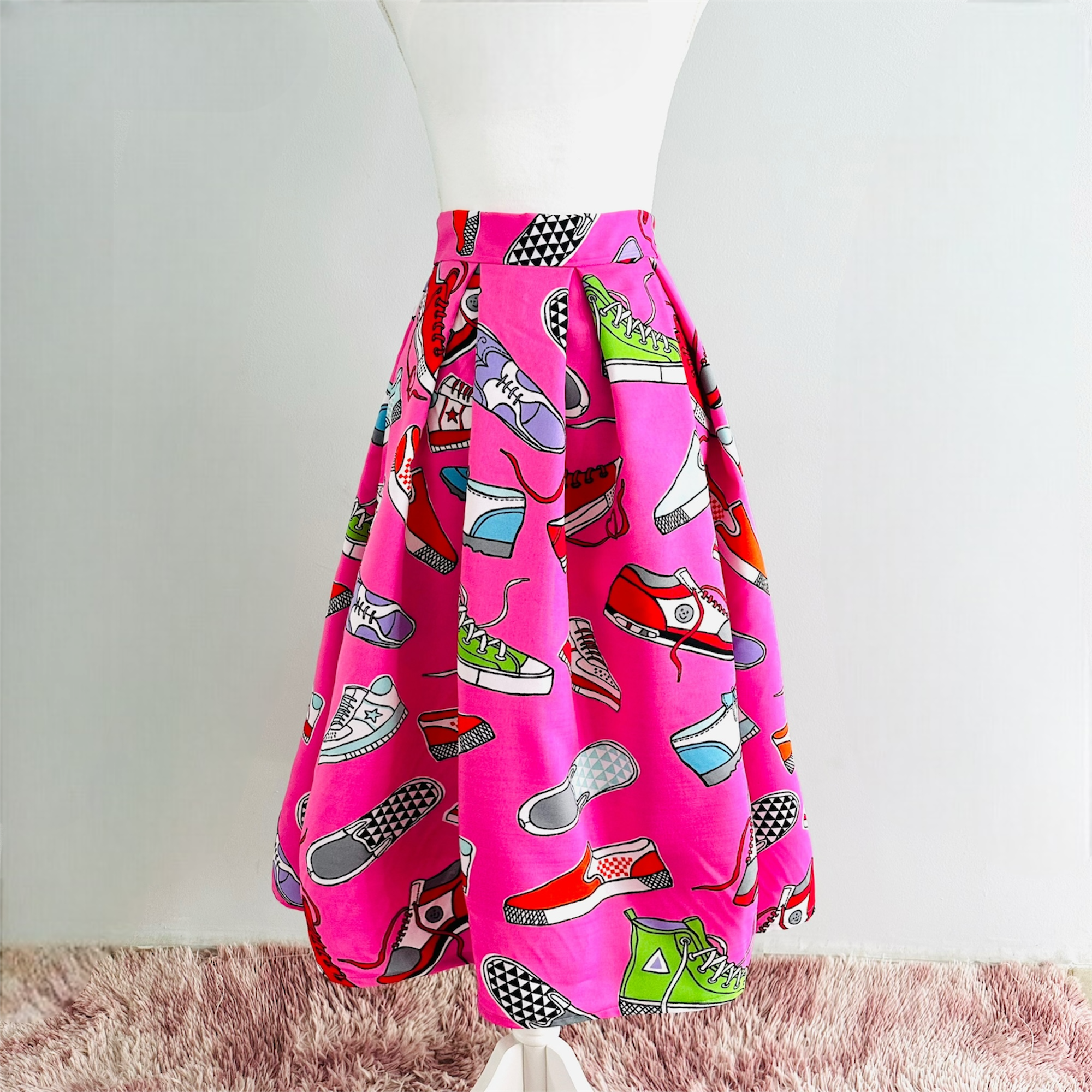 Falda midi con diseño de zapatos