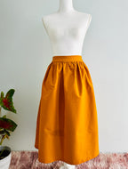 Falda midi color mostaza