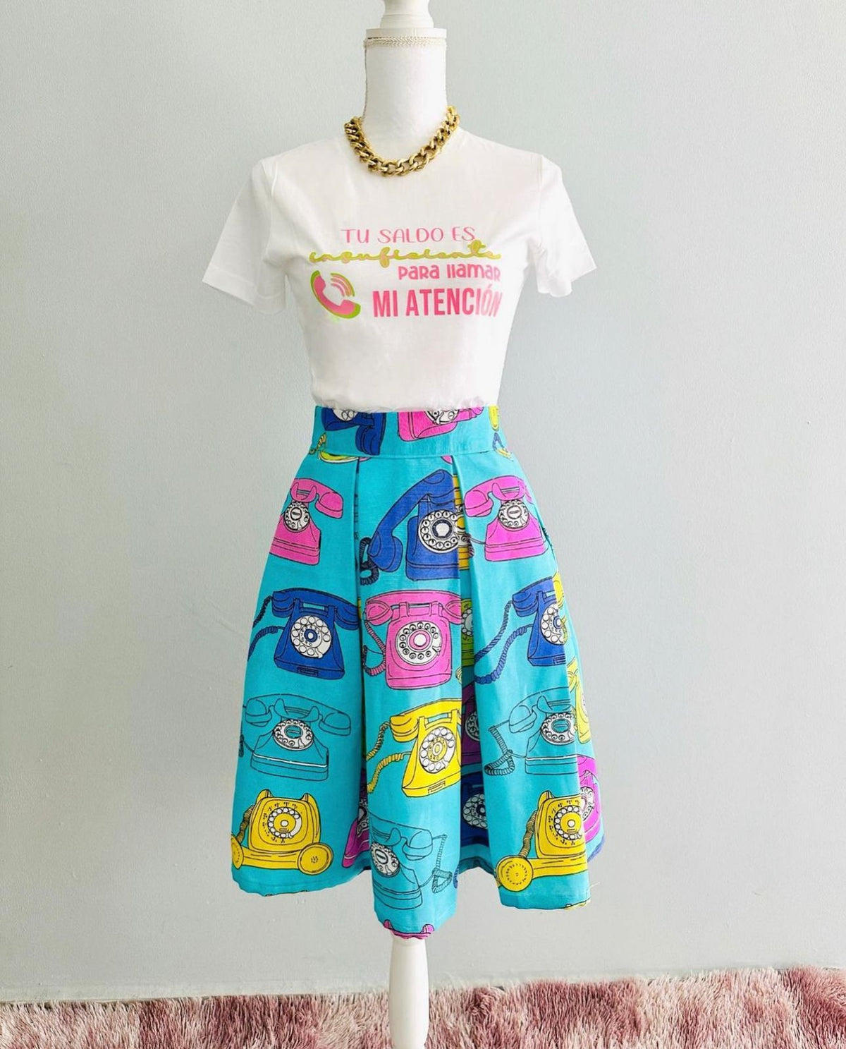 Falda midi diseño de teléfonos